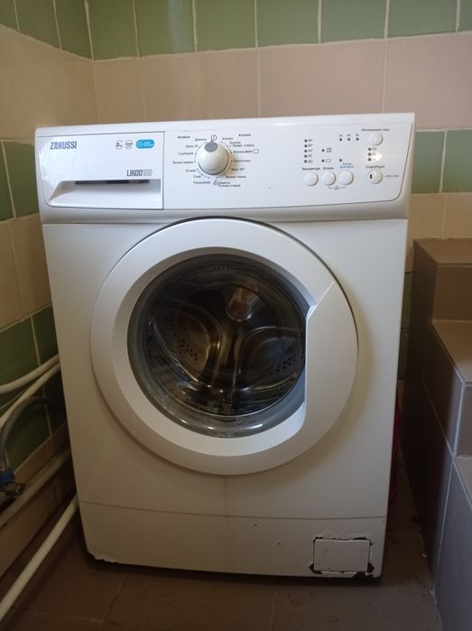 Продам пральну машинку Zanussi Lindo 100