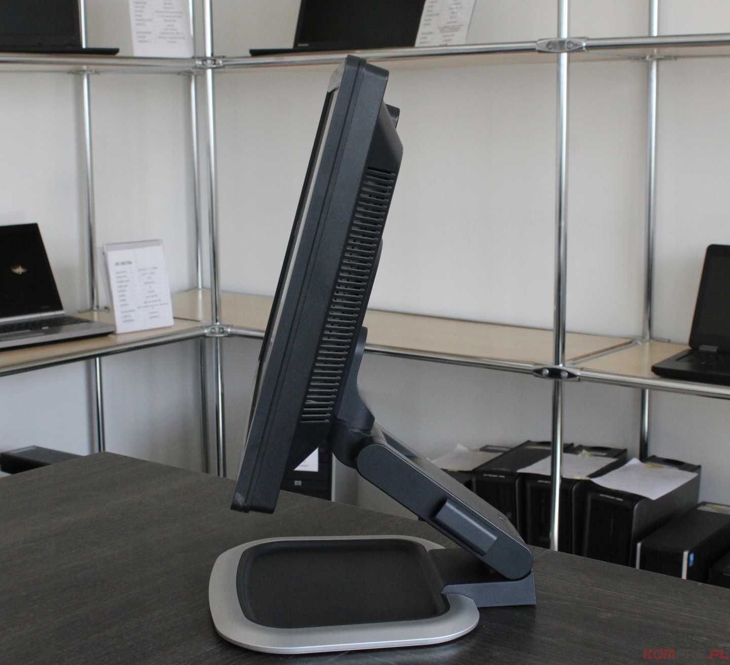 Tani Używany Poleasingowy Monitor HP / 22 cale / DVI / VGA / PIVOT