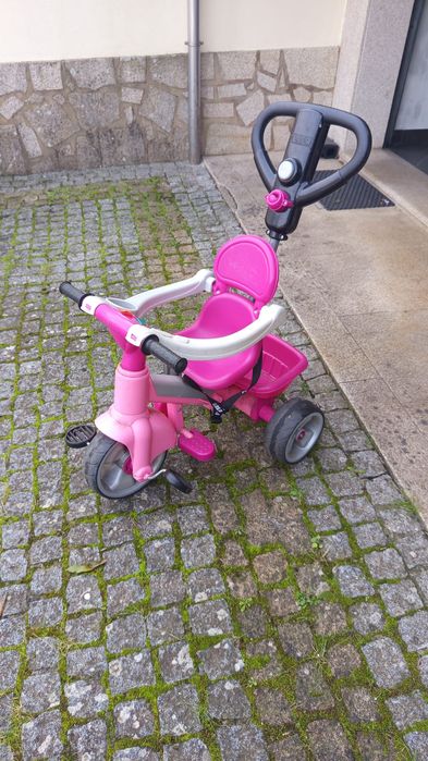 Triciclo rosa criança