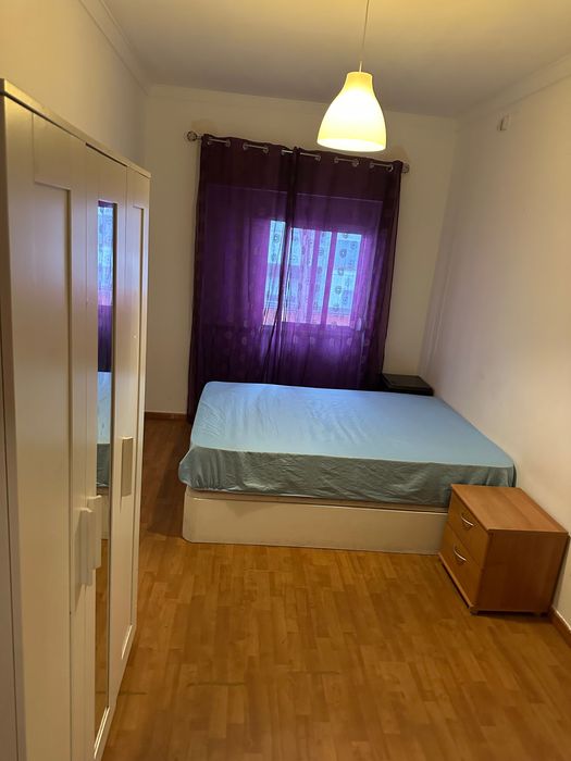 Aluga-se quarto na zona da Cova da Piedade