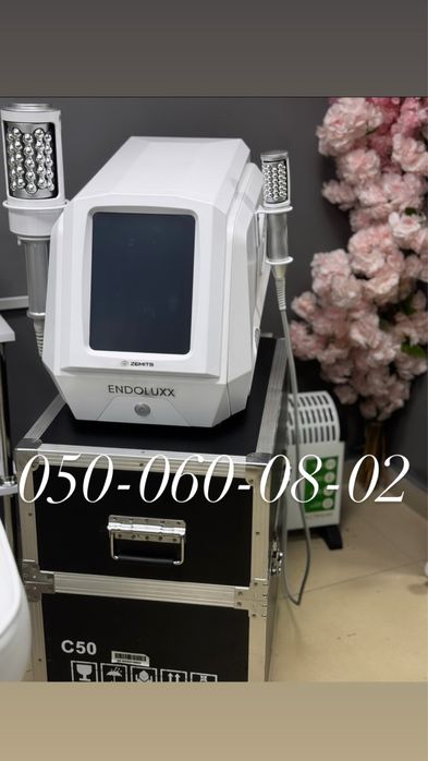 Меблі шафа вітрина дзеркало стіл манікюрний трон педикюрний