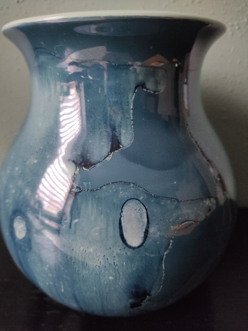 Elegancki wazon ceramiczny cieniowany w pięknych kolorach