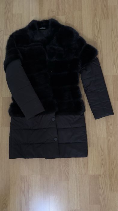 Пуховик-жилетка с натуральным мехом