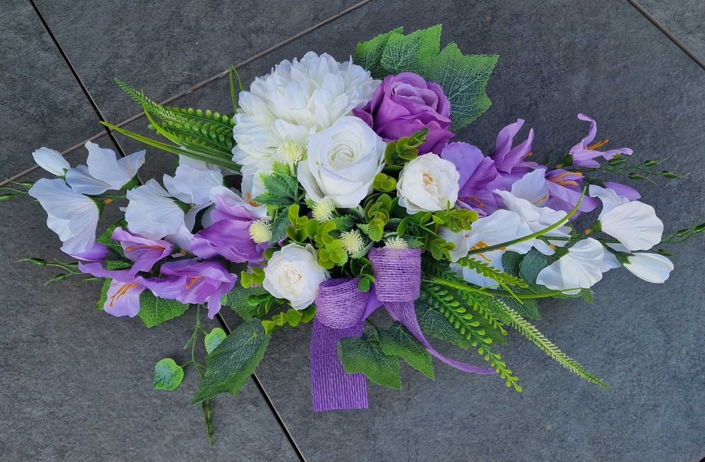 Kompozycja kwiatowa na grób cmentarz stroik ikebana Z149