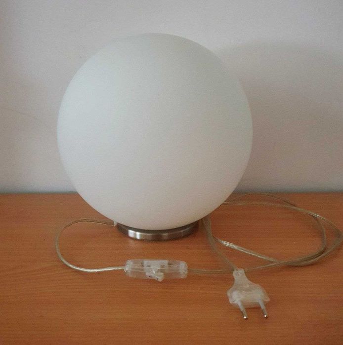 Настільна лампа у формі кулі з матового скла, светильник