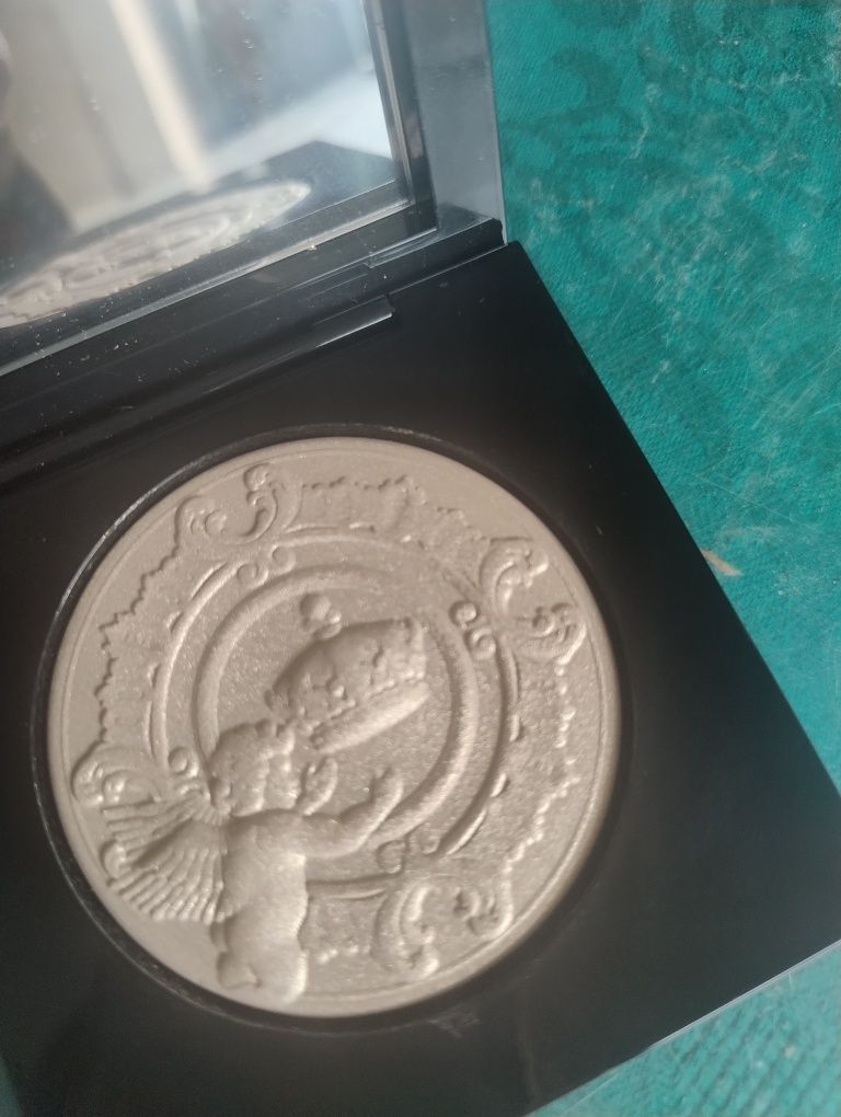Pat mcGrath labs Bridgerton divine glow highlighter