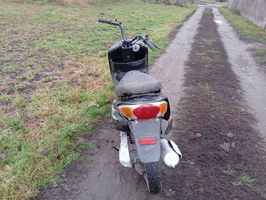 Продам скутер дефіант на ходу 80 кб чуть покрашен мотор новий