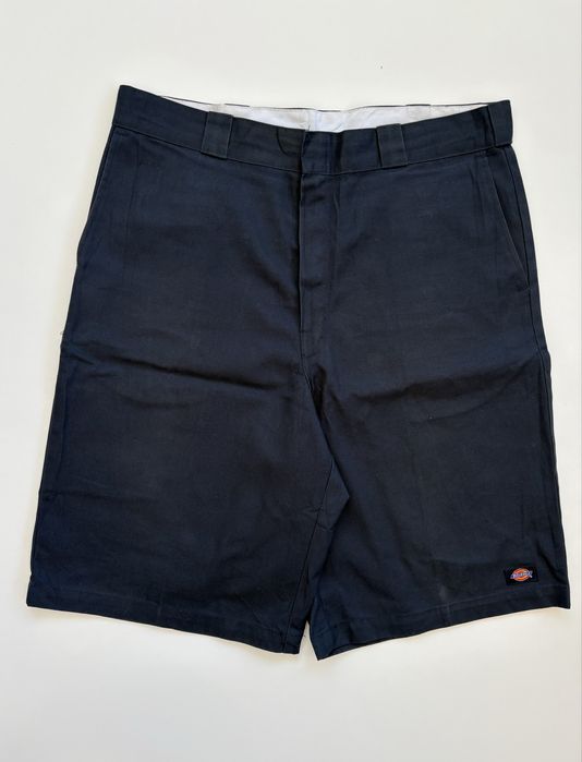 Calções Dickies.