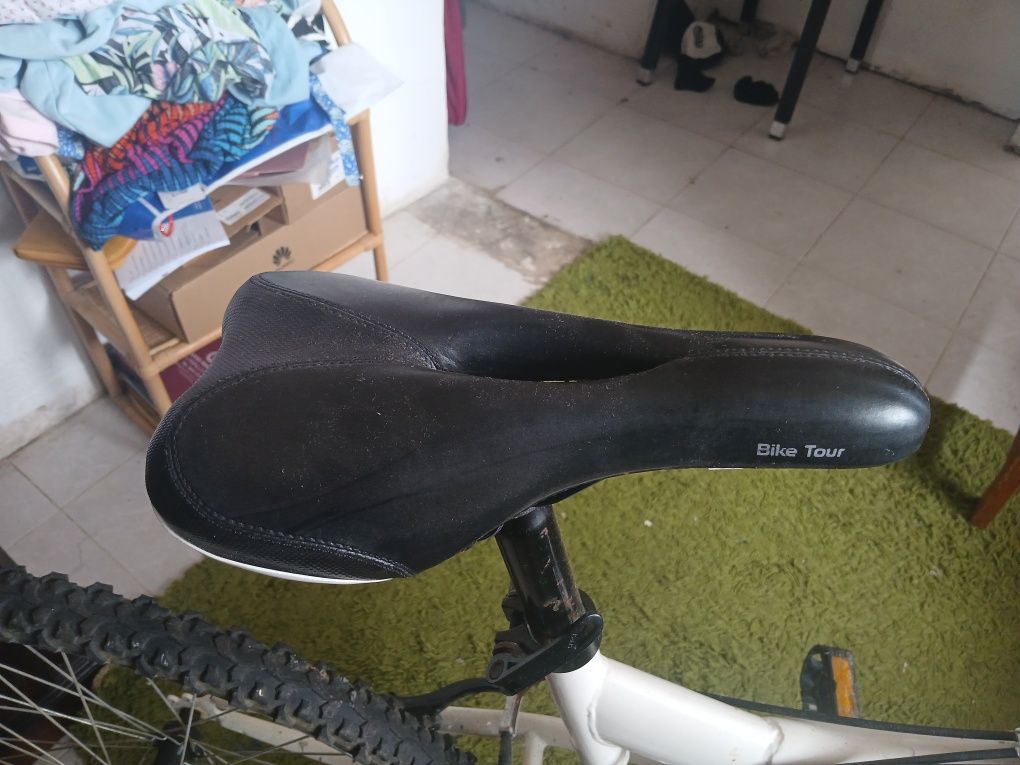 Bicicleta em boas condições usado poucas vezes