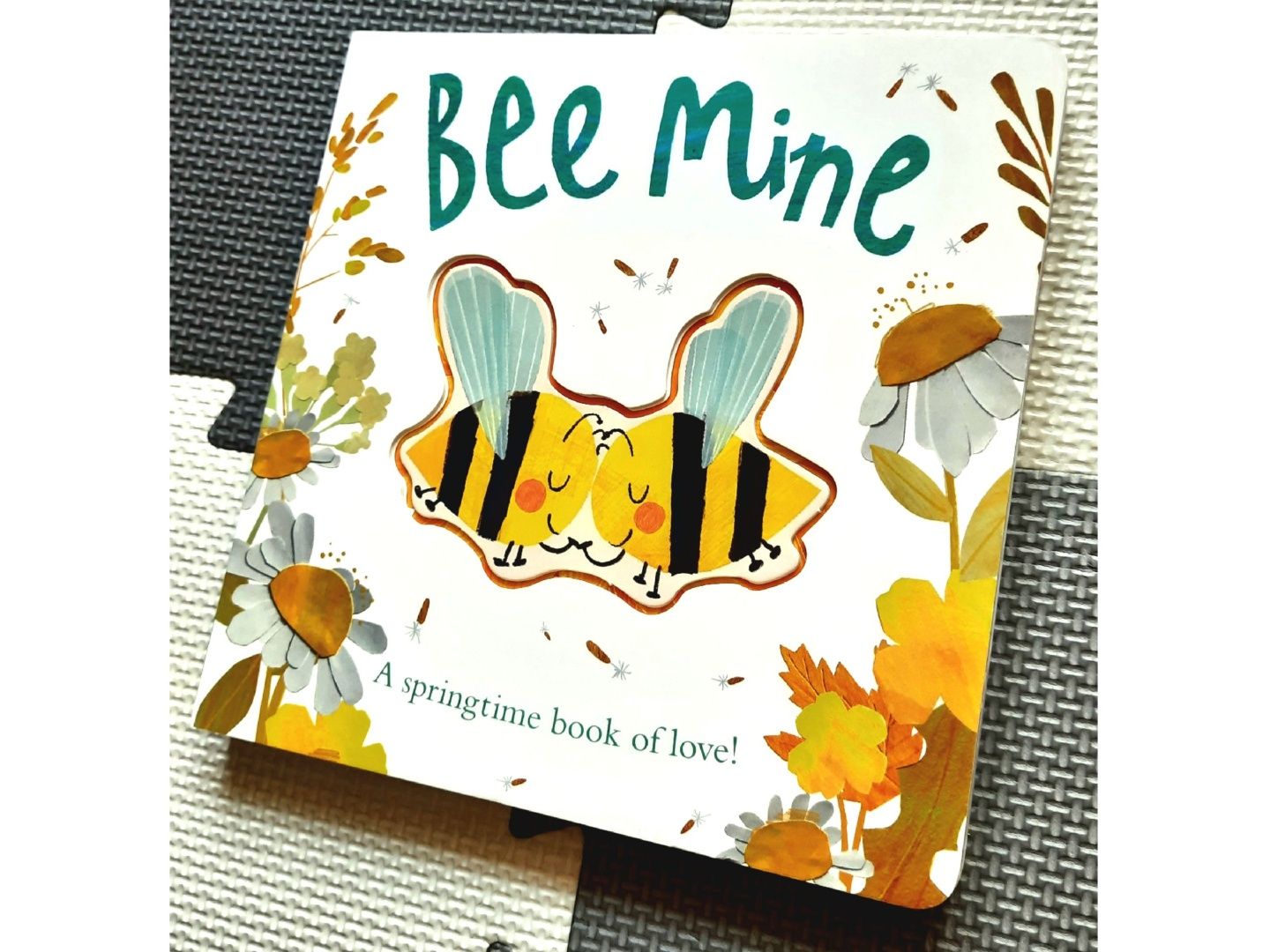 Bee Mine A springtime book of love sensoryczna książka po angielsku