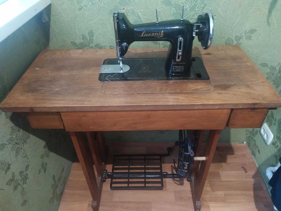 Іноземна швейна машинка Lucznik Польська
