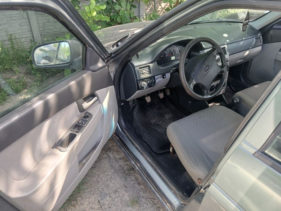 Салон: торпедо, карты, ручки пластик, сидения приора