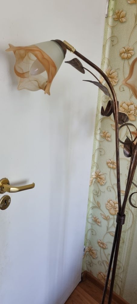Lampa stojąca podłogowa