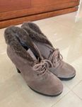 Botins novos, com pelo Marca Tamaris