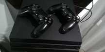 PS4 pro 1 tera com dois comandos