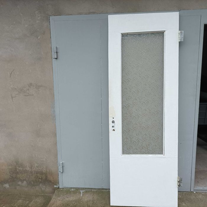 Продам двері в доброму стані