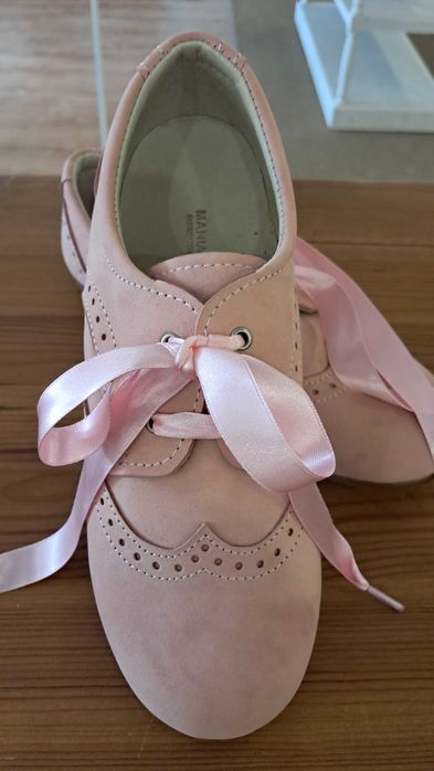 Sapatos carneira da marca Mania do pé NOVOS tamanho 33