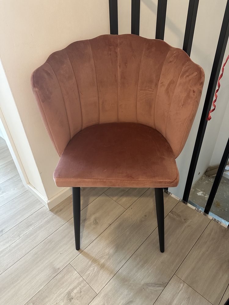 Fotel krzesło tapicerowane róż