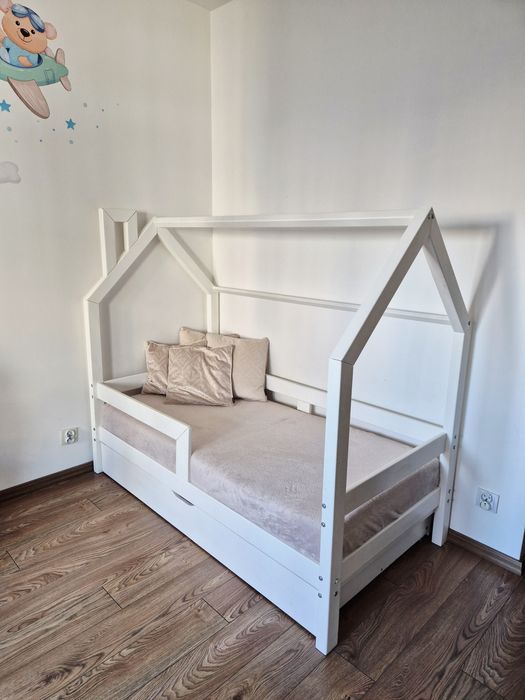 Piękne łóżko dziecięce domek
