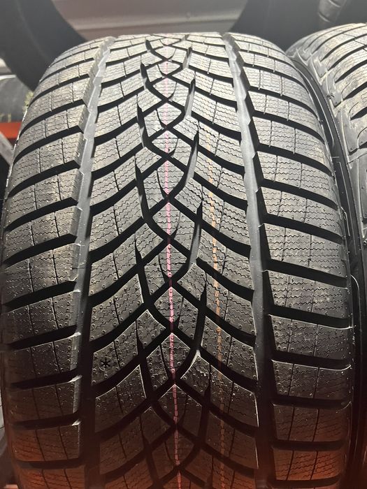 275/40 r 21 Goodyear 4шт.