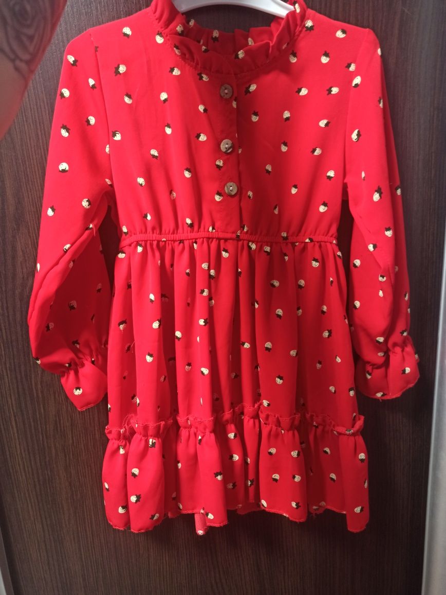 Продам платье на весну- лето для девочки красное в горошек