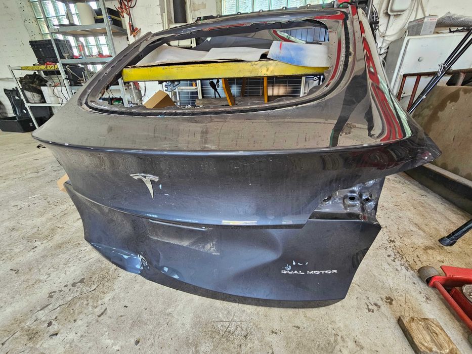 Ляда tesla model Y