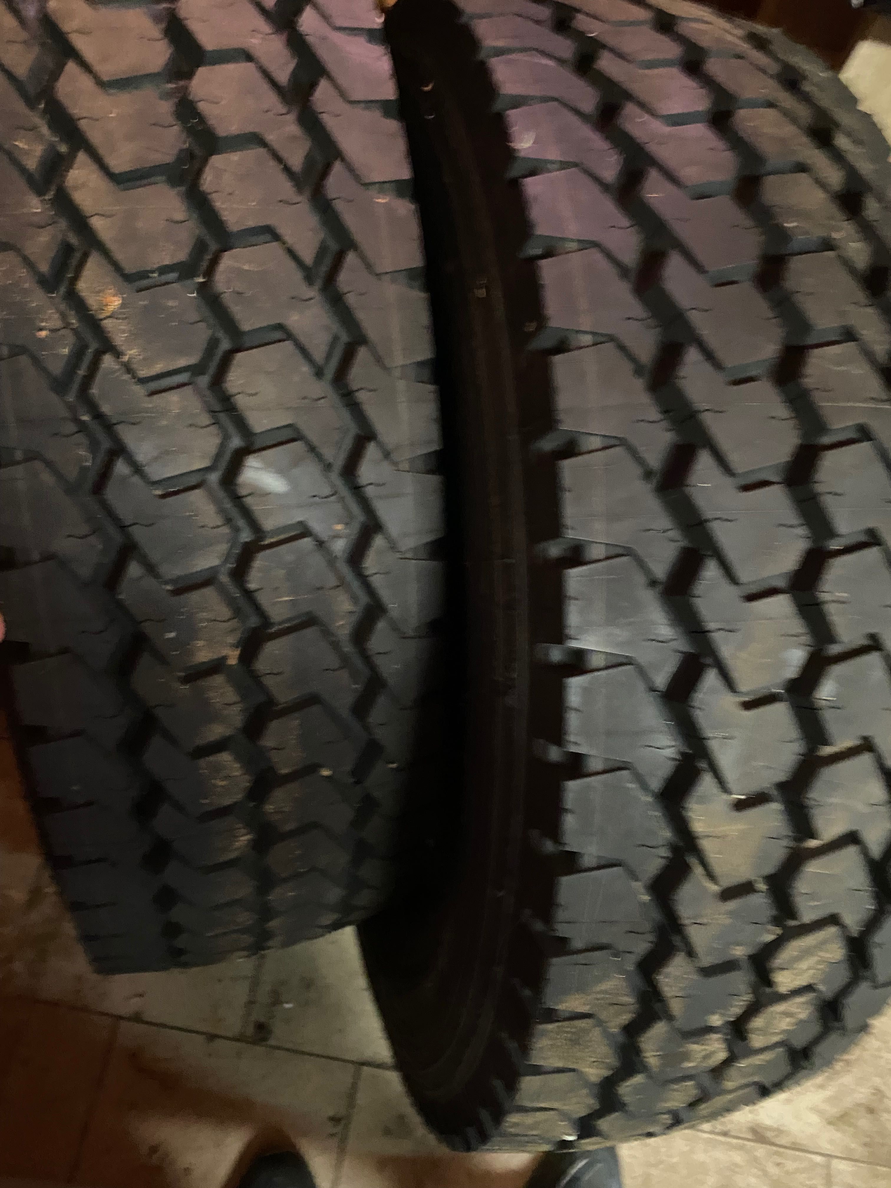 Michelin x t y 2 275 / 70 22.5