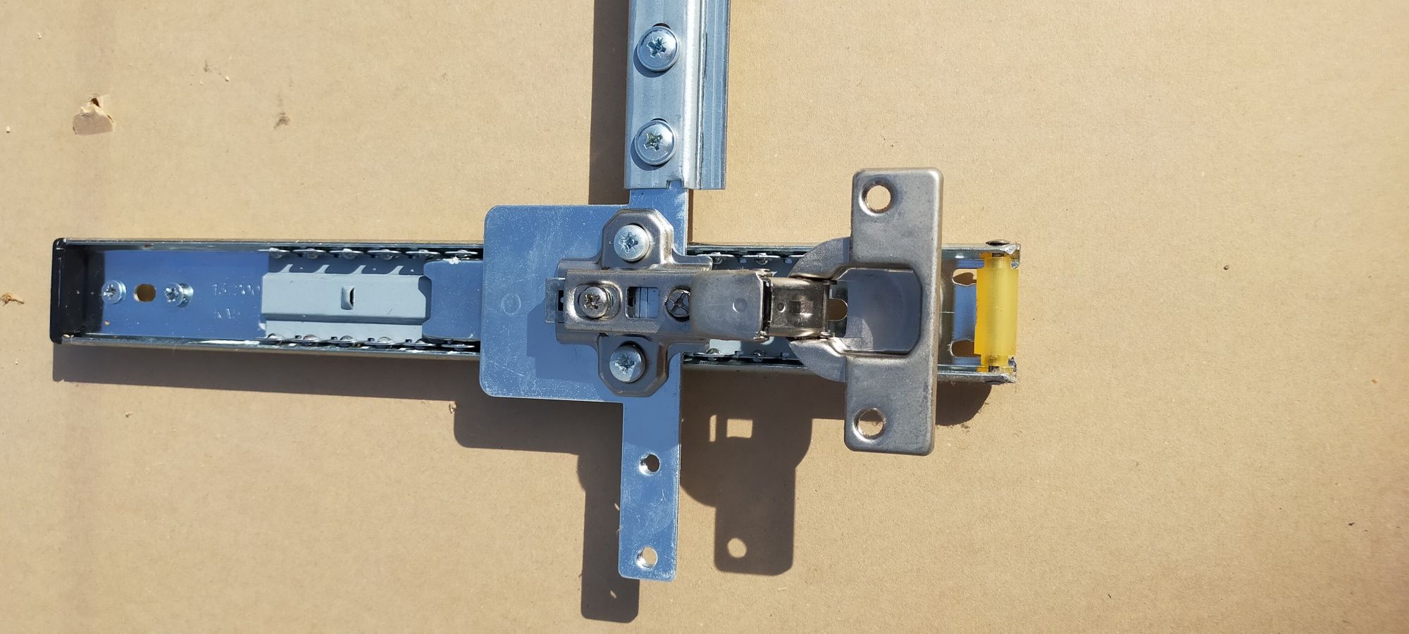 Prowadnice zawiasy mechanizm drzwiczek z IKEA