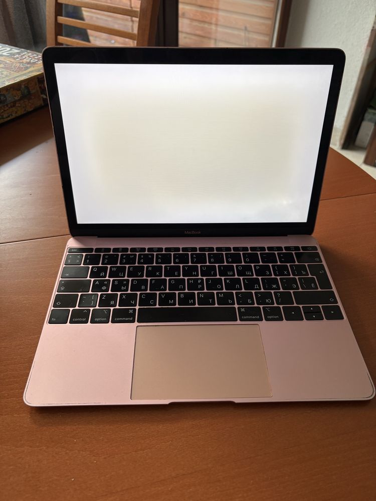 MacBook 12” 2017 – uszkodzony ekran, na części