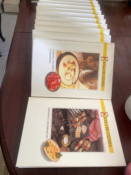 Escola de cozinha (14 Volumes), bom estado, não inclui portes de envio