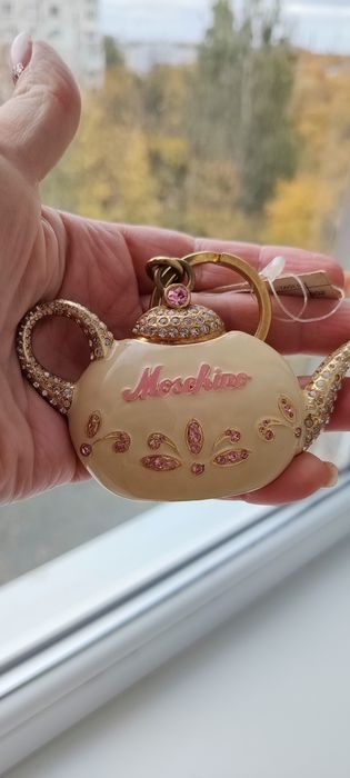 Продам оригінал брелок Moschino