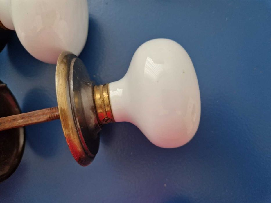 3 Pares de maçanetas antigas em porcelana branca