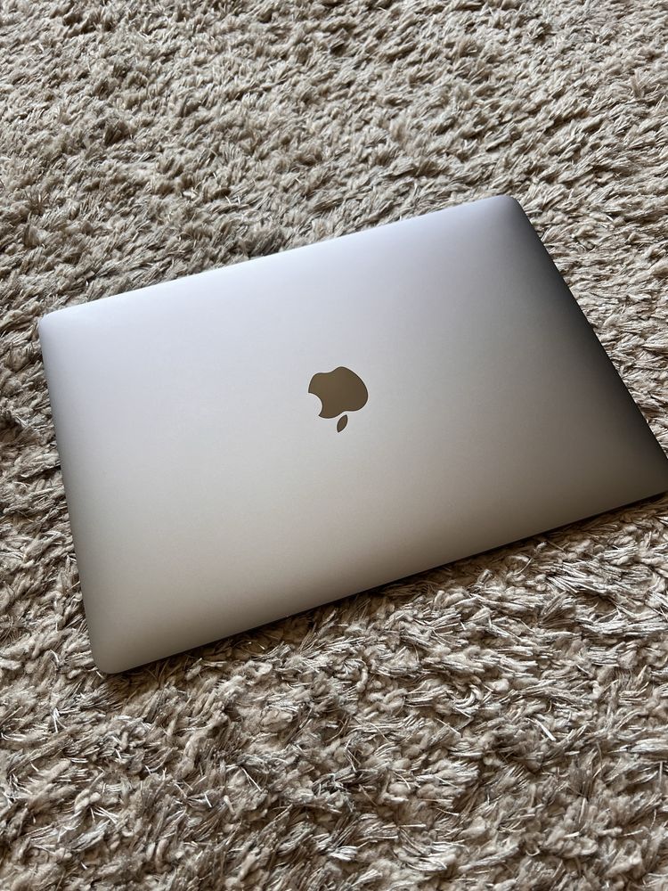 Macbook air 2020 core i3 8g 256g space gray
