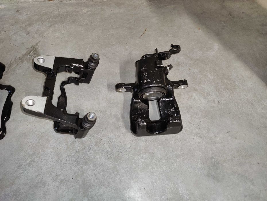 GOLF V A3 S3 8P 3.2 SWAP ZACISKI + Jarzma TYŁ 280mm