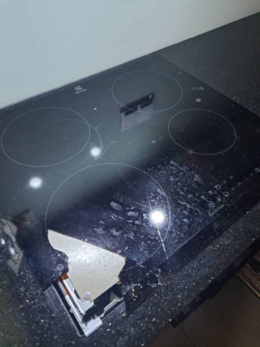 Płyta indukcyjna Electrolux LIR60433 uszkodzona