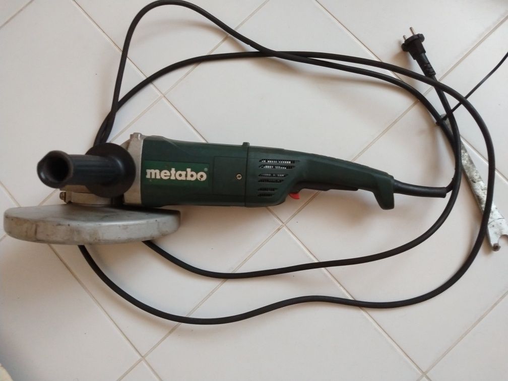 Шлифовальная машина, болгарка Metabo 230