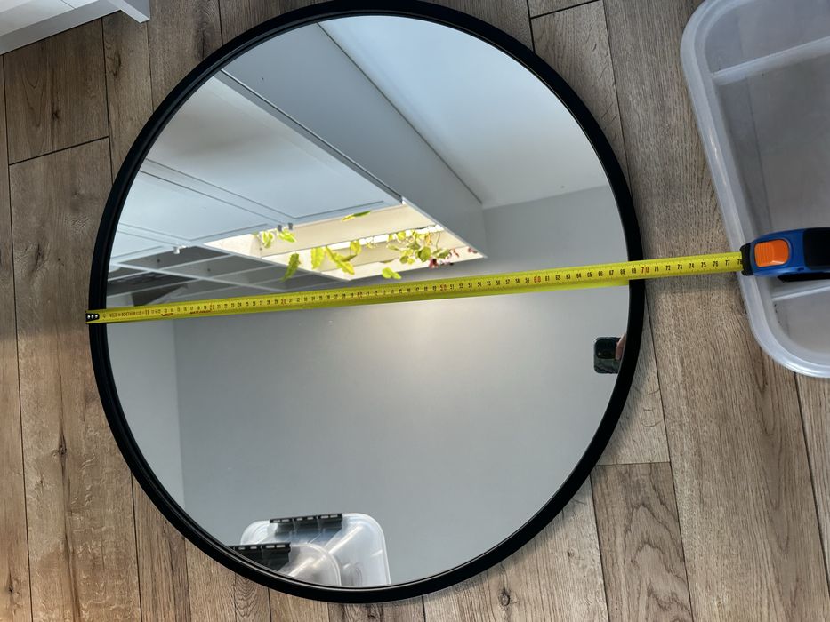 Okrągłe lustro w czarnej ramie 70cm