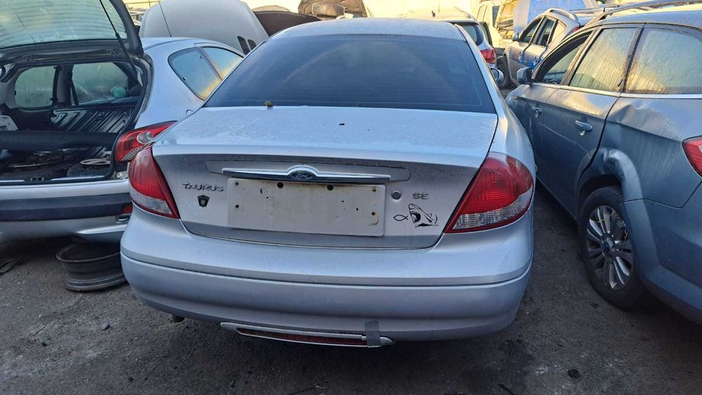 klapa bagażnika Ford Taurus USA, sedan
