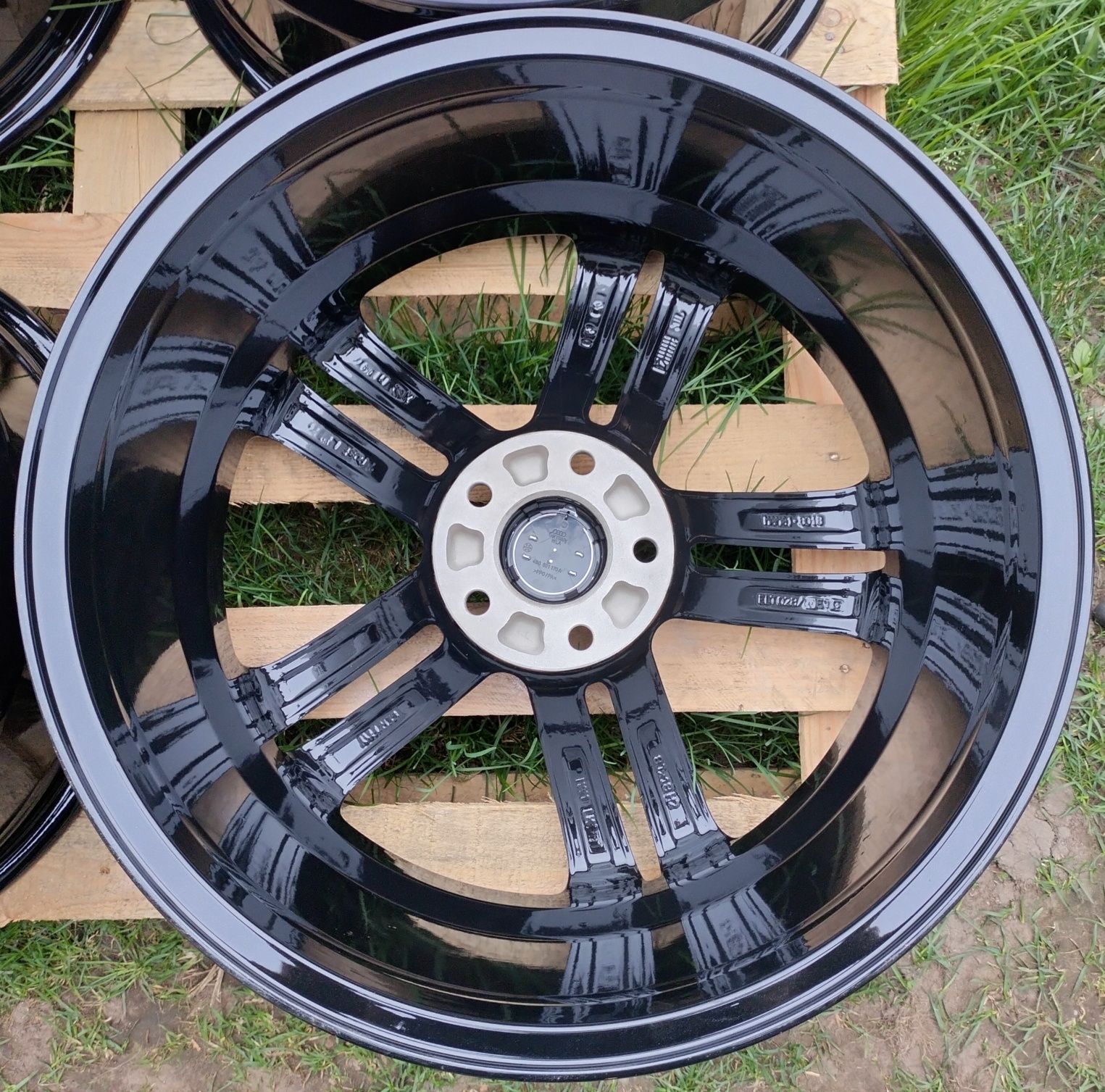 Felgi Audi RS A3 S3 A4 S4 A5 S5 A6 S6 A7 S7 A8 Q3 Q5 8x18 ET42 5x112