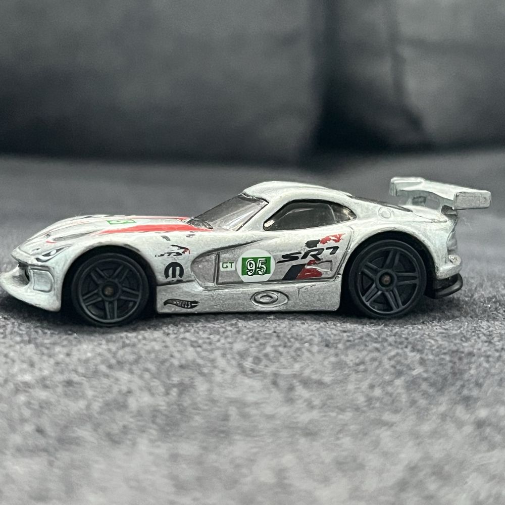 hot wheels dodge viper srt gts-r 2014