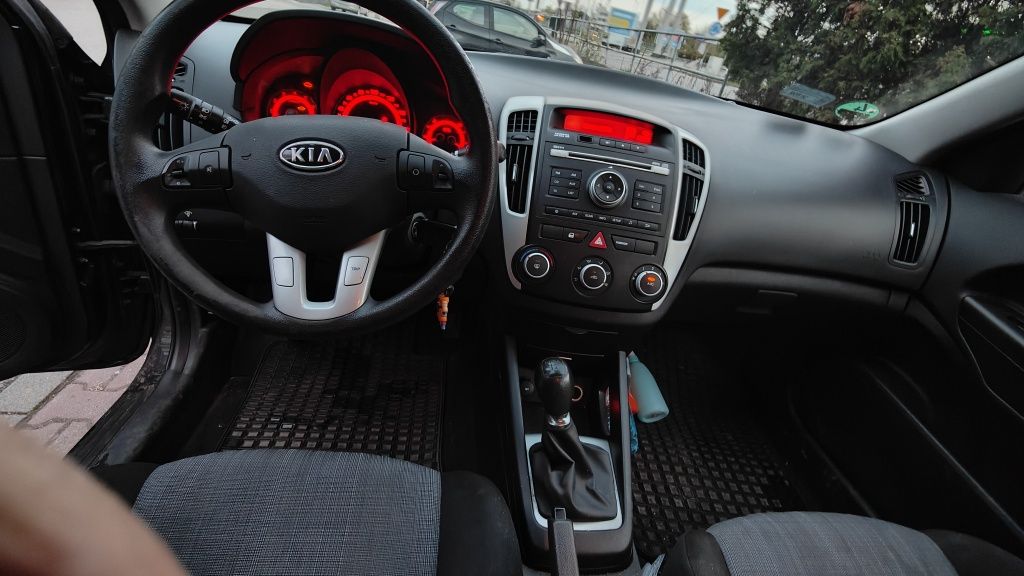 Kia cee'd 1,4 109 km 2010