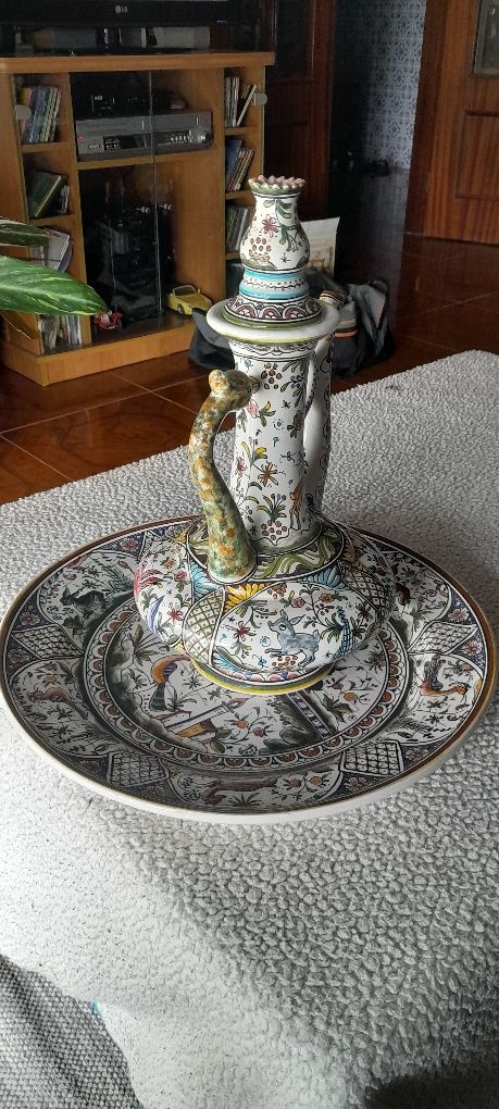 Jarro mais prato    antiga de Coimbra século dezassete