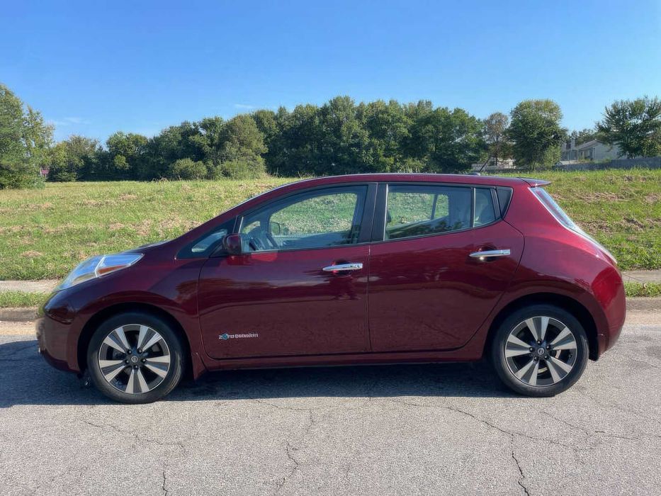 Nissan LEAF SL      2016