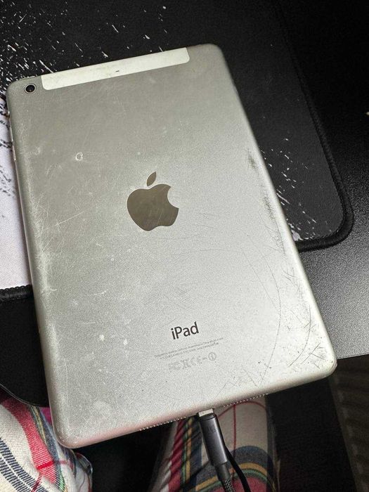 Apple iPad mini 2 16гб планшет робочий на запчастини
