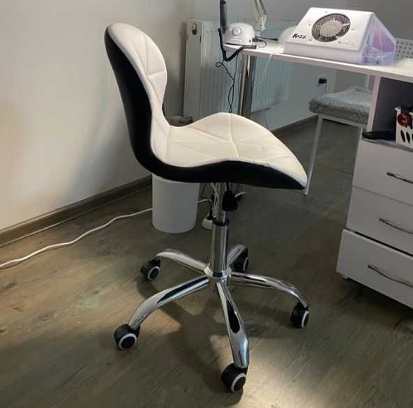 Недорого кресло офисное для мастера на колесиках/Стул компьютерный