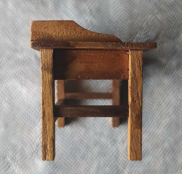 Escrivaninha casa de bonecas