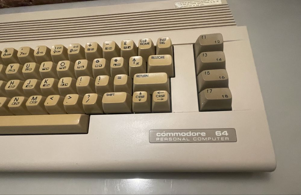 Komputer COMMODORE 64C kultowy z lat 80 PRL