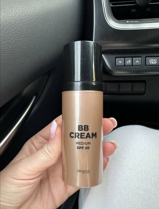 Тональний ВВ крем для обличчя з SPF20 Deliplus 50ml. Іспанія.