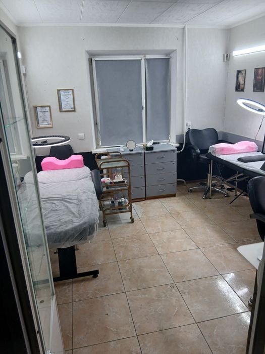 Рабоче місце для манікюра кабинет кушетку оренда салон