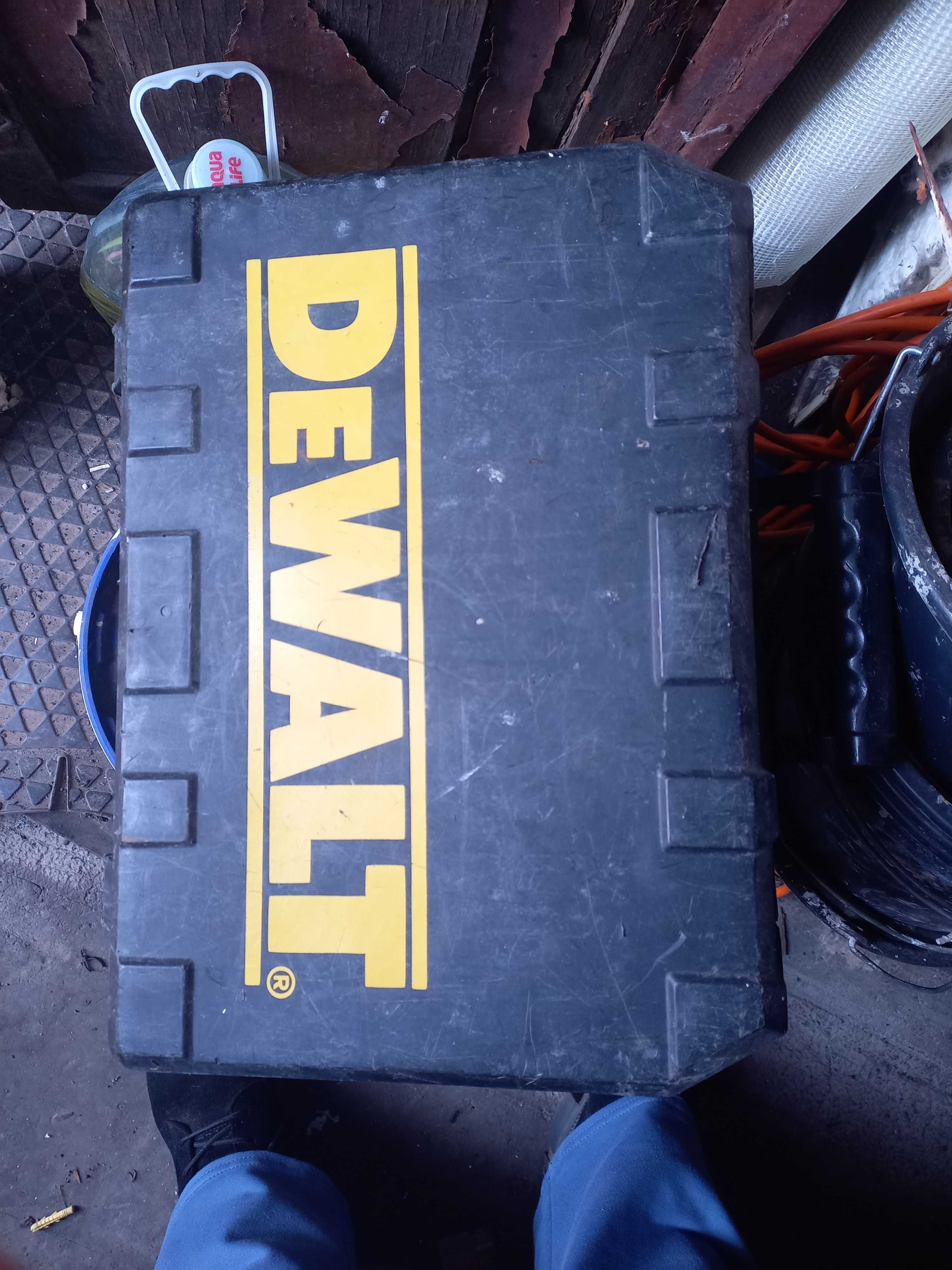 Электрический рубанок DeWALT